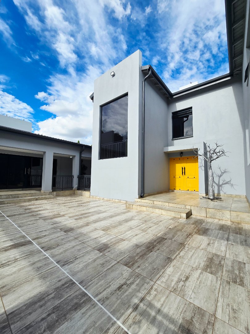 6 Bedroom Property for Sale in Wilkoppies North West